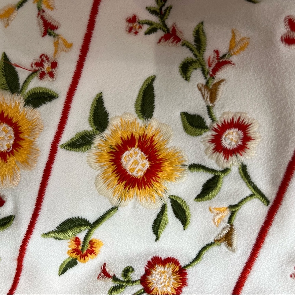 Embroided  top - Picture 2 of 3
